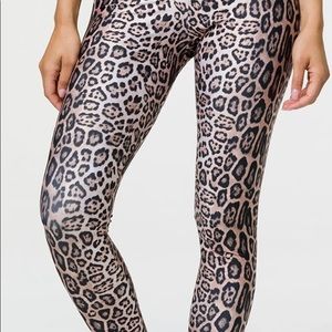 Onzie leopard leggings